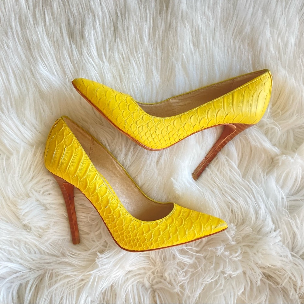 Coach Harlee Yellow Embossed Snake Print Leather Shoes Wood Heels Size 5